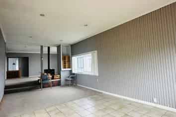 700 Richardson Road, Mount Roskill