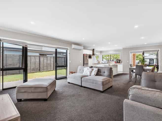 13 Maison Way, Rangatira Park