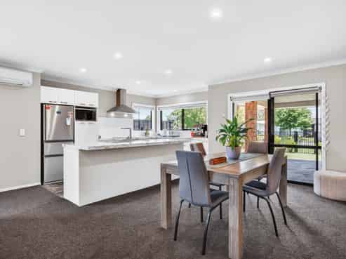 13 Maison Way, Rangatira Park