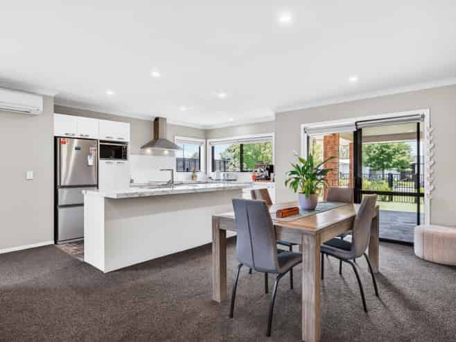 13 Maison Way, Rangatira Park