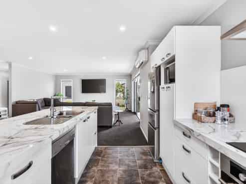 13 Maison Way, Rangatira Park