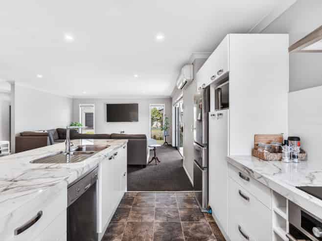 13 Maison Way, Rangatira Park