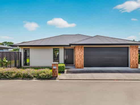 13 Maison Way, Rangatira Park
