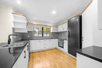 67 Marina View Drive, West Harbour