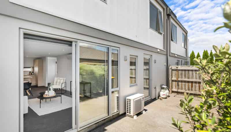 2/372 Worcester Street, Linwood