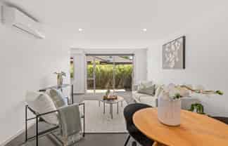 2/372 Worcester Street, Linwood