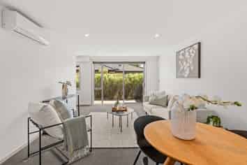 2/372 Worcester Street, Linwood