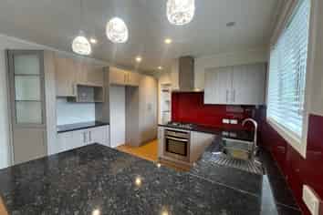 25 Astley Ave, New Lynn