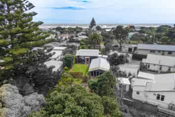 8 The Avenue, Otaki Beach
