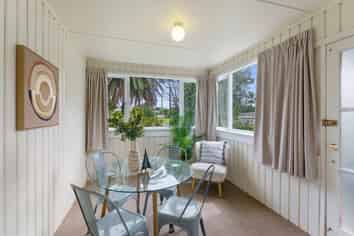 8 The Avenue, Otaki Beach