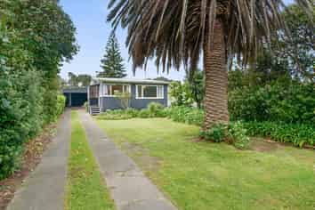 8 The Avenue, Otaki Beach