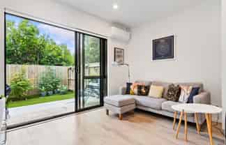 7/241 Don Buck Road, Massey