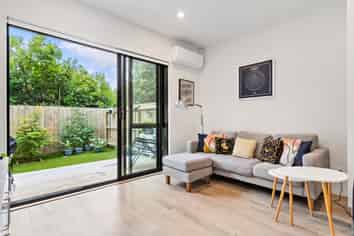 7/241 Don Buck Road, Massey