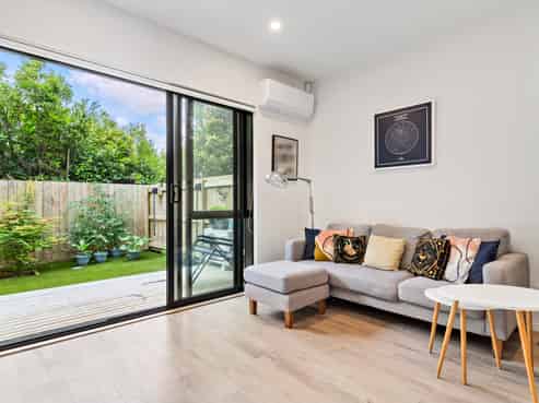 7/241 Don Buck Road, Massey