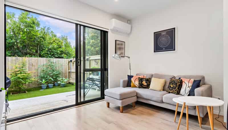 7/241 Don Buck Road, Massey