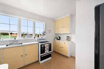 Flat 6/95 Whites Line East, Waiwhetu