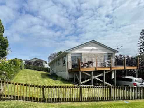 1 Corinna Street, Welcome Bay