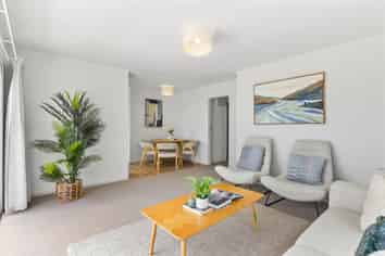 39 Colchester Crescent, Newlands