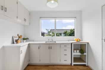 39 Colchester Crescent, Newlands