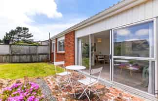 39 Colchester Crescent, Newlands