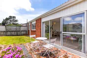 39 Colchester Crescent, Newlands