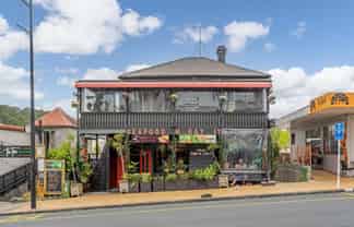 High-profile food retail opportunity