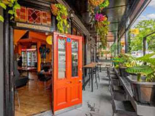 High-profile food retail opportunity