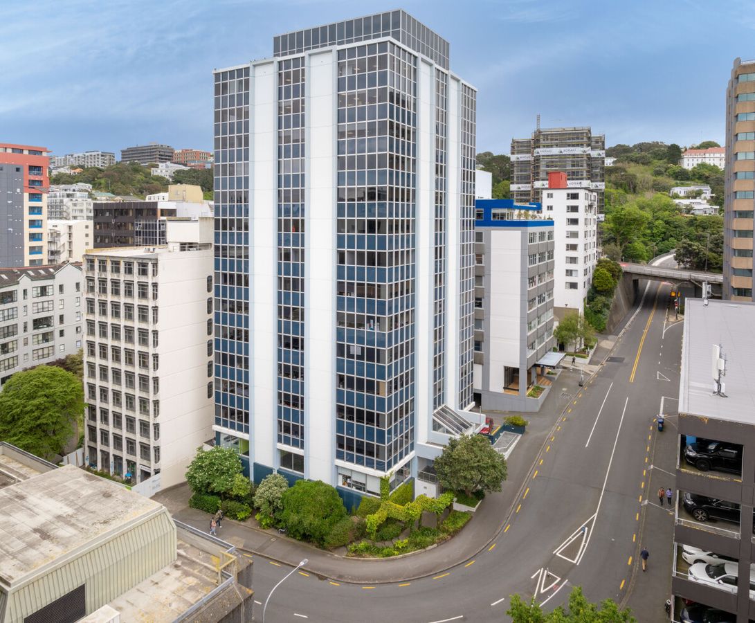 Ground Floor Office – Prime Location & Amenities