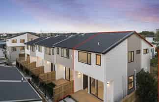 8/16 Binsted Road, New Lynn