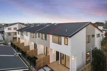 8/16 Binsted Road, New Lynn