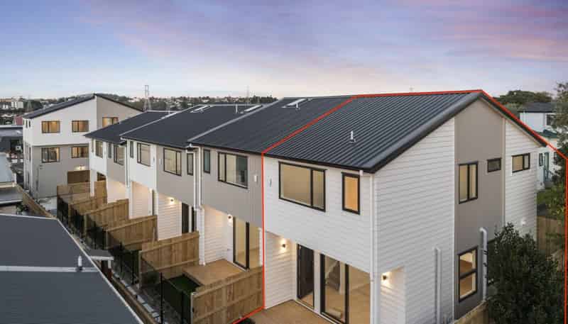 8/16 Binsted Road, New Lynn