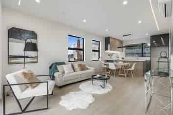 8/16 Binsted Road, New Lynn