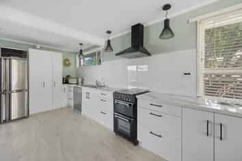 18 Lipscombe Crescent, Havelock North