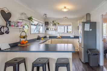 75 Atkinson Avenue, Otaki Beach