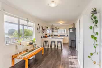 75 Atkinson Avenue, Otaki Beach