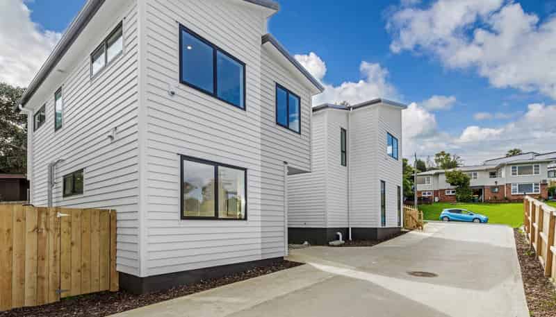 2/58 Sylvan Crescent, Te Atatu South