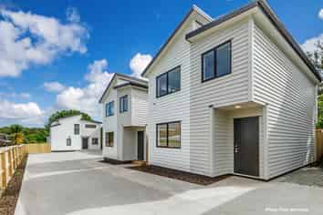 2/58 Sylvan Crescent, Te Atatu South