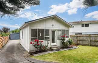 27 Paremata Crescent, Paremata