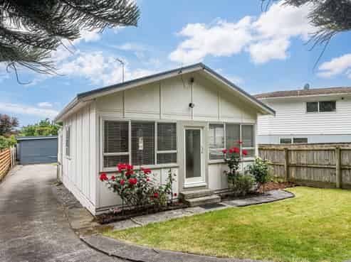 27 Paremata Crescent, Paremata