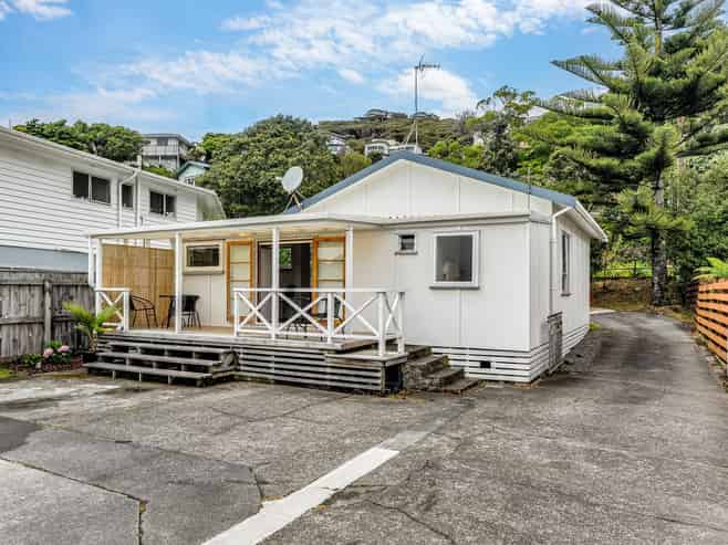 27 Paremata Crescent, Paremata