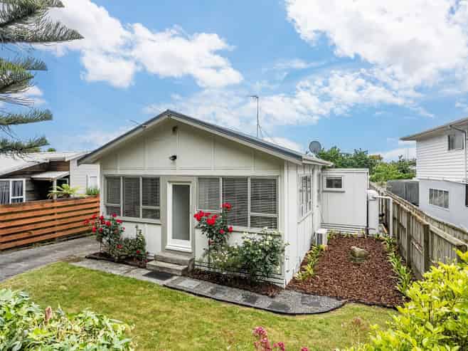 27 Paremata Crescent, Paremata