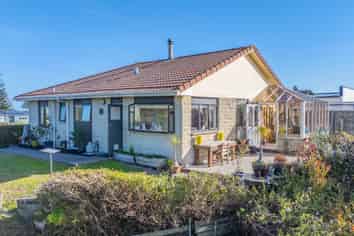 14 Koromiko Street, Otaki Beach