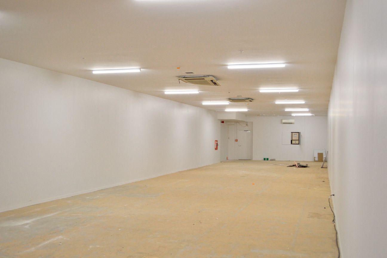 Spacious Retail on Queen Street | 218m² - Vista 3
