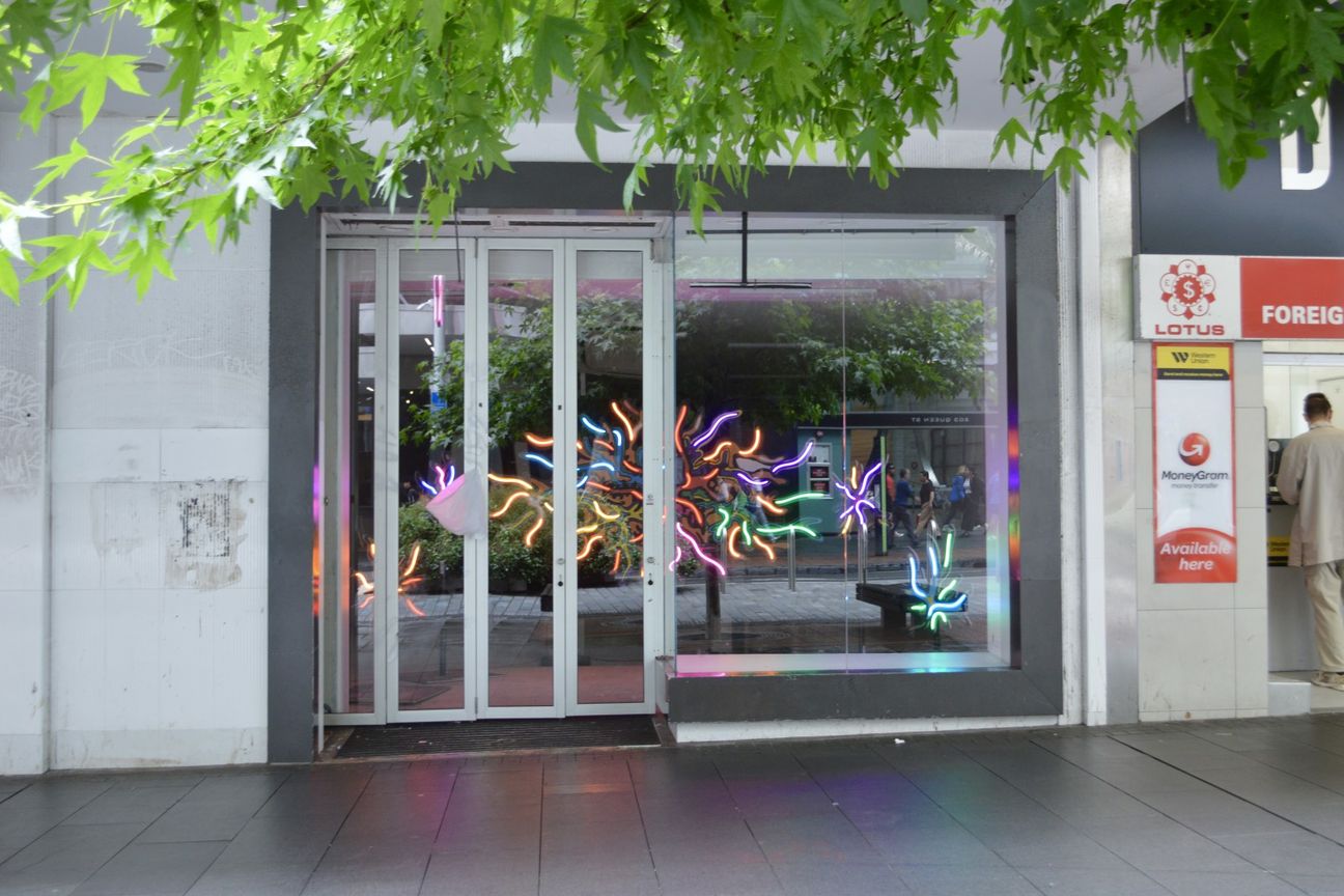 Spacious Retail on Queen Street | 218m² - Vista 5