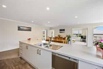 33 Hammill Grove, Stoke