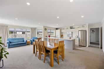 33 Hammill Grove, Stoke