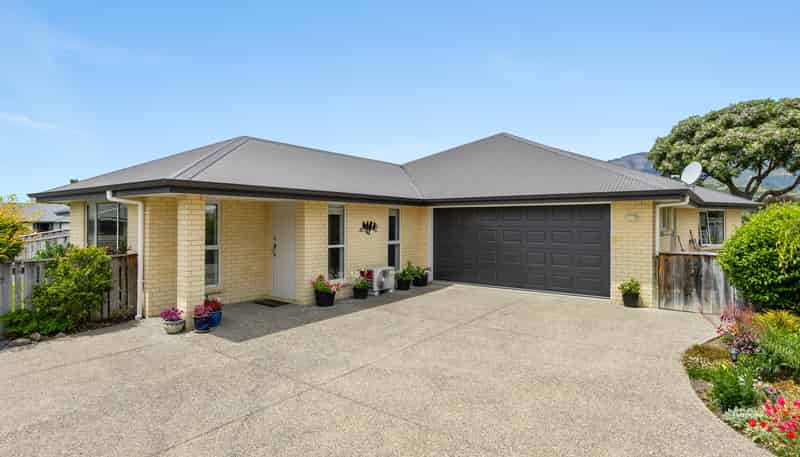 33 Hammill Grove, Stoke