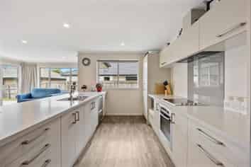 33 Hammill Grove, Stoke