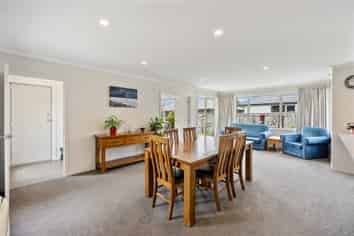 33 Hammill Grove, Stoke