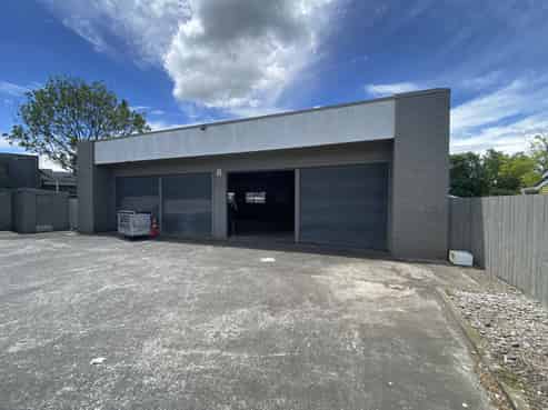 Straightforward space for straightforward trades.